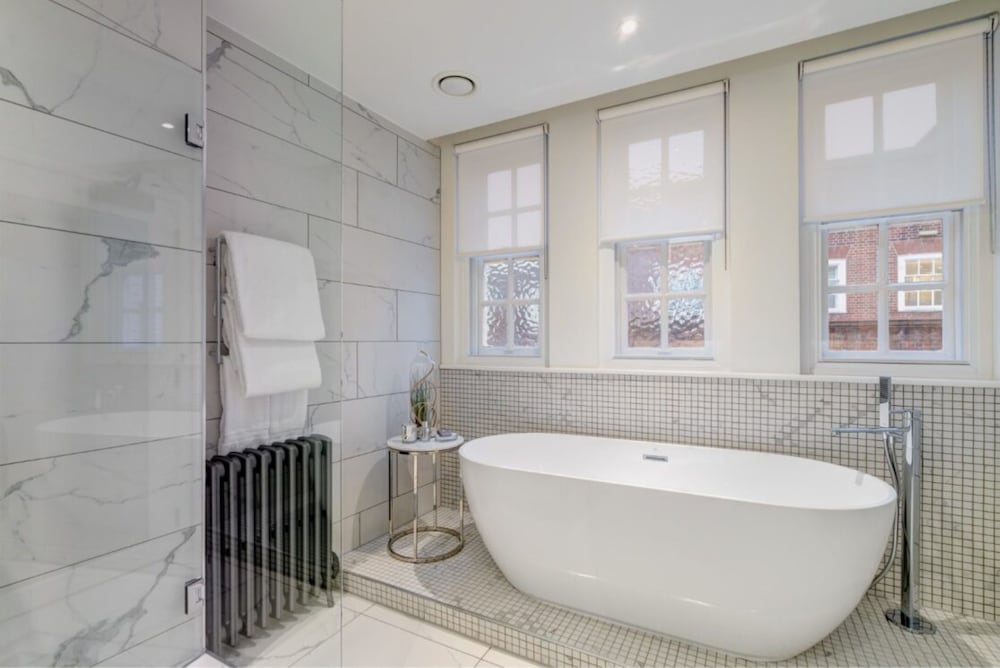 Signature Suite, 2 Bedrooms, Kitchenette with Club Lounge Access