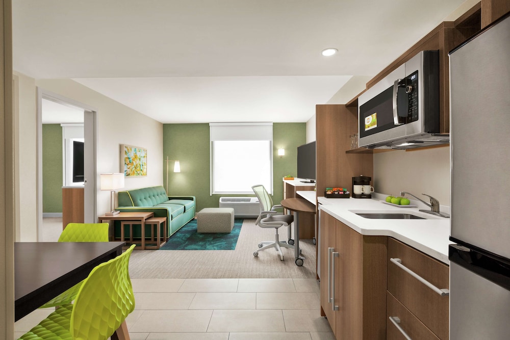 Suite, 1 King Bed, Accessible (Hearing) - Photo 2