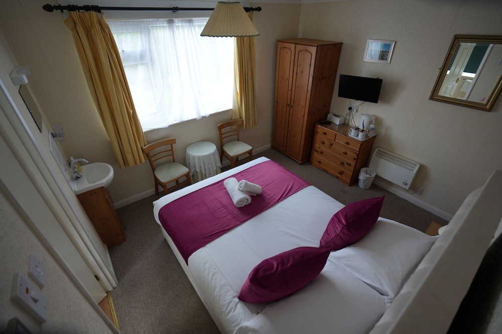 Double Room (19 - Room Only) photo 1