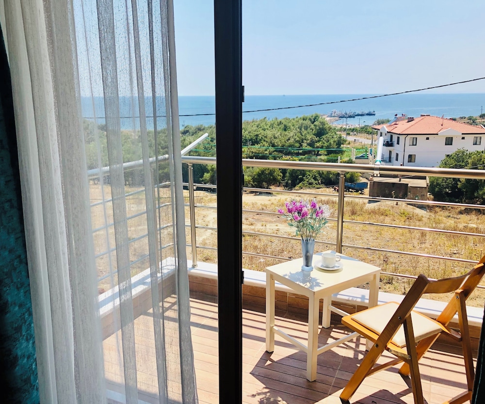 Deluxe Suite, Balcony, Sea View photo 2