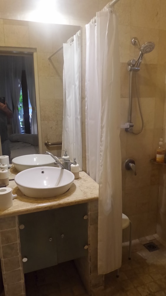 Superior Bungalow - Photo 24