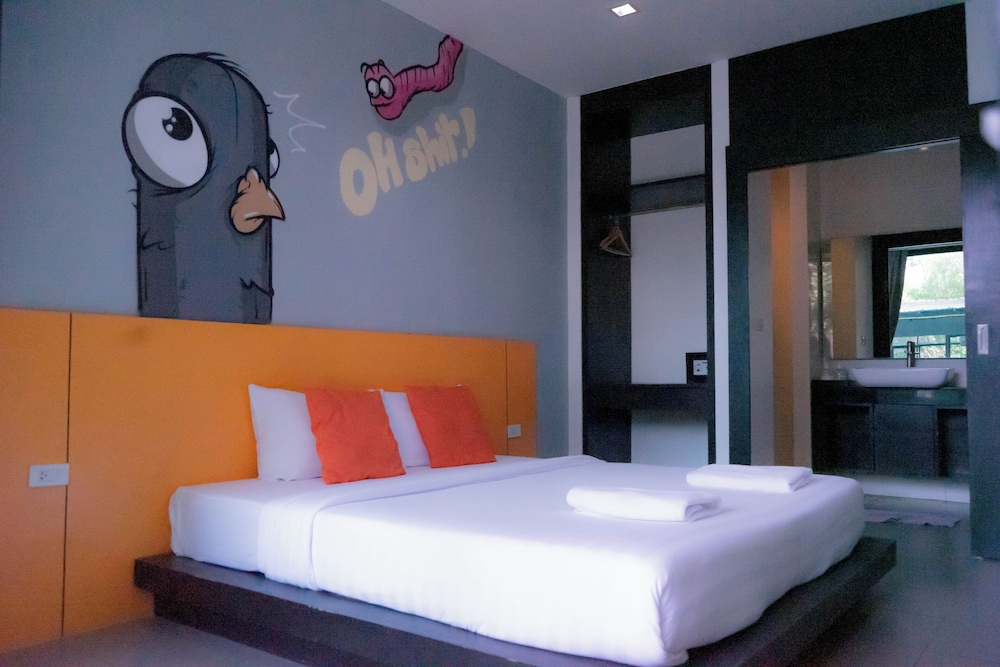 Deluxe Double Room Premium Pool View - Photo 12