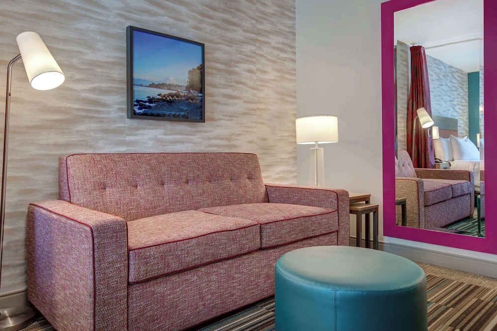 Studio Suite, 1 Queen Bed, Accessible (Roll-In Shower) photo 1