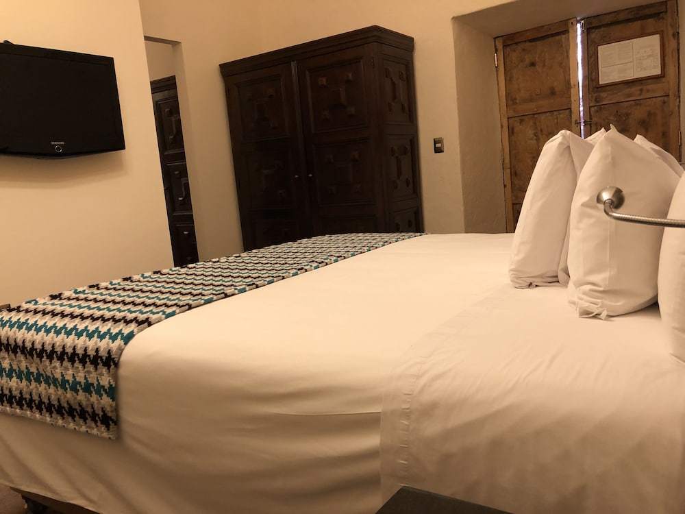 Family Suite, Multiple Beds, Non Smoking (Colonial) photo 3
