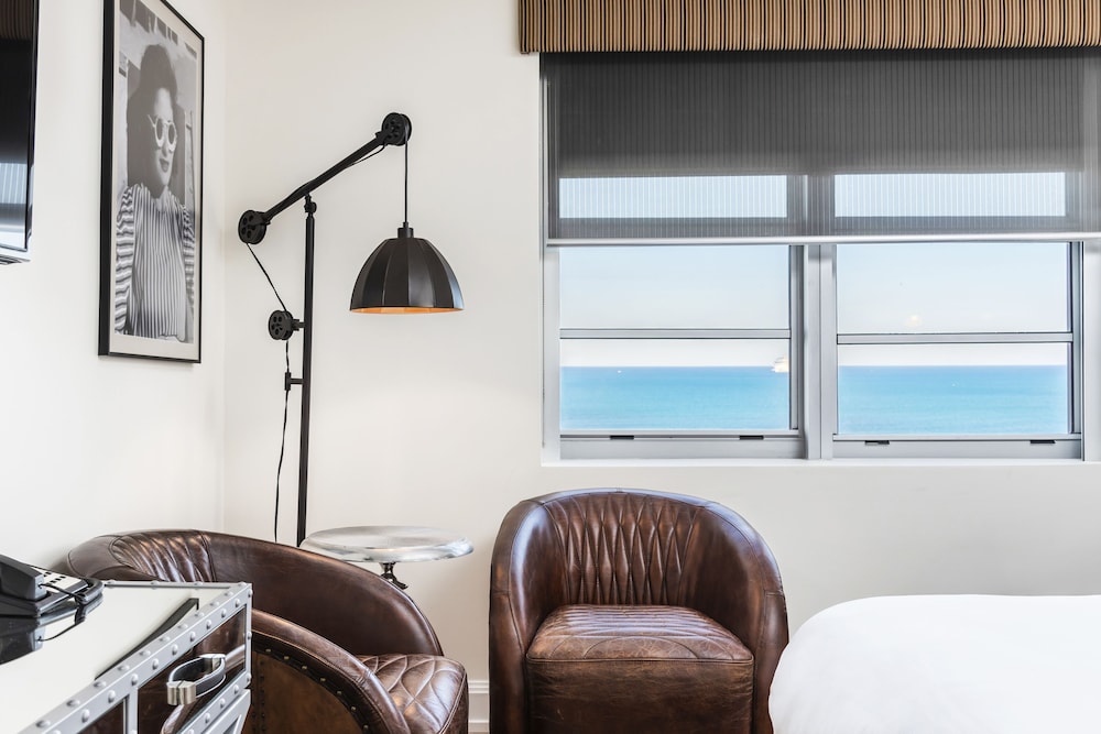 Deluxe Room, 1 King Bed, Ocean View - Photo 10