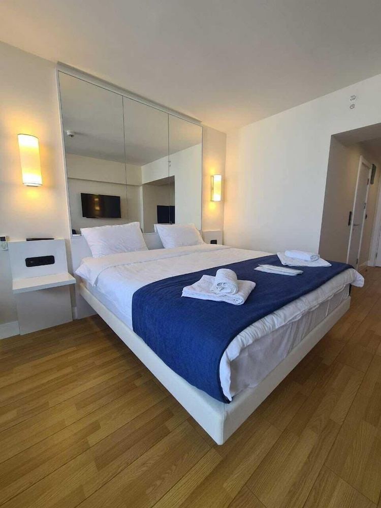 Superior Studio, 1 King Bed
