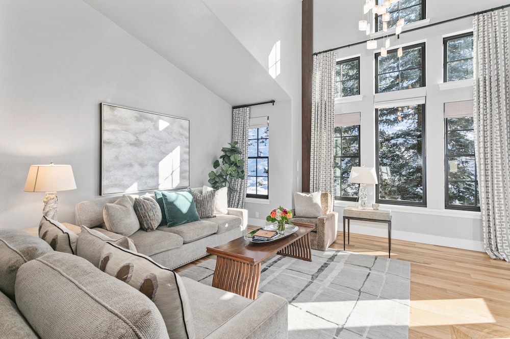 Condo, 2 Bedrooms