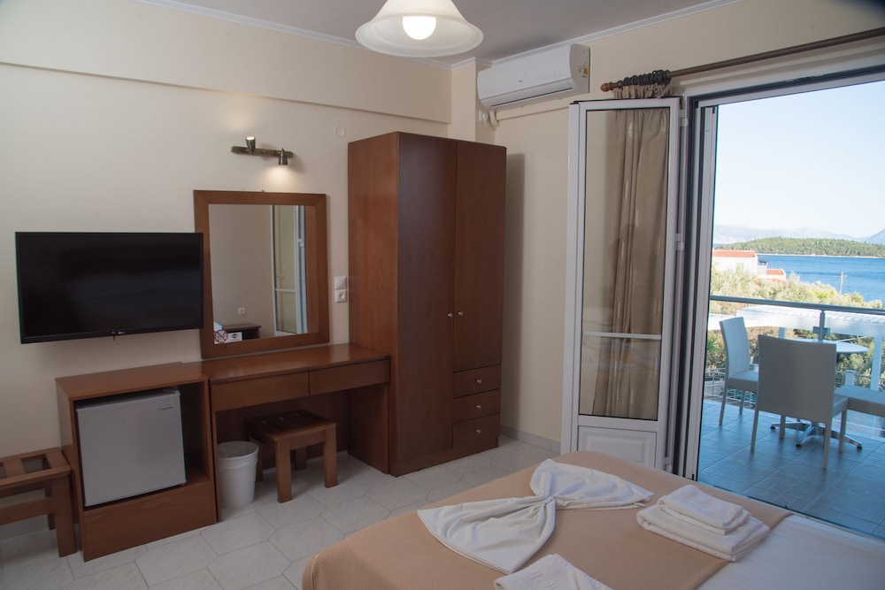Triple Room, Sea View photo 3
