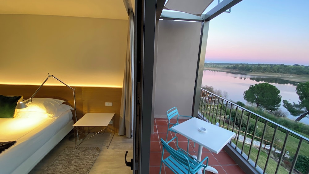 Superior Double Room, Balcony, River View photo 2