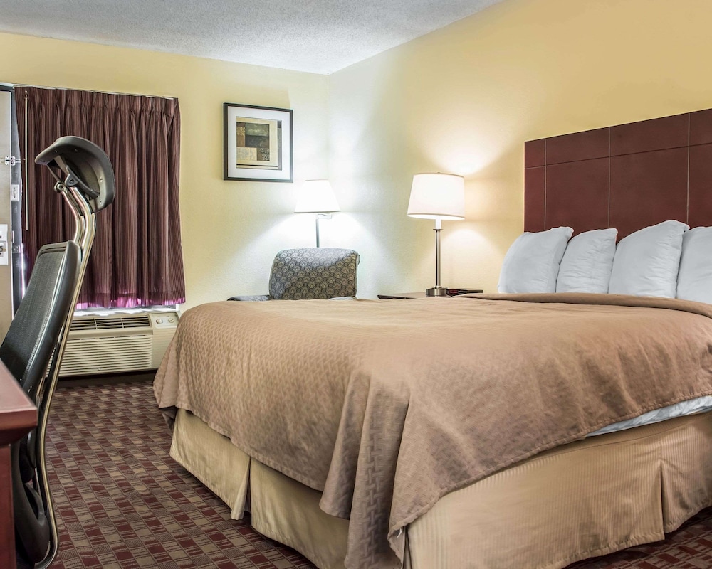 Standard Room, 1 Queen Bed, Non Smoking photo 1