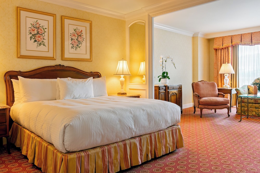 Premier Room, 1 King Bed, Accessible photo 1