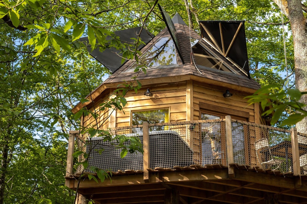 Romantic Cabin, Hot Tub, Hill View photo 2