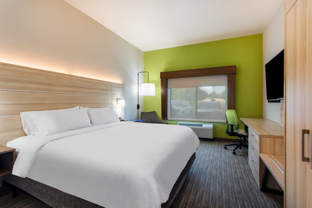 Standard Room, 1 King Bed (Walk-In Shower) - Photo 3