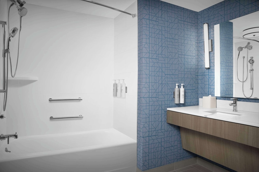 Suite, 2 Queen Beds, Accessible, Bathtub (Mobility & Hearing)