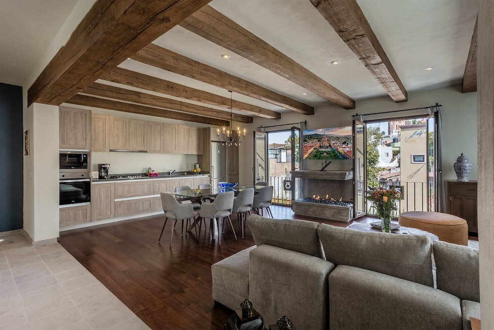 Intimate Residence Designed W/Feng Shui To Create Comfort, Safety, Harmony