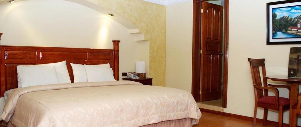 Deluxe Suite, 1 King Bed, Non Smoking