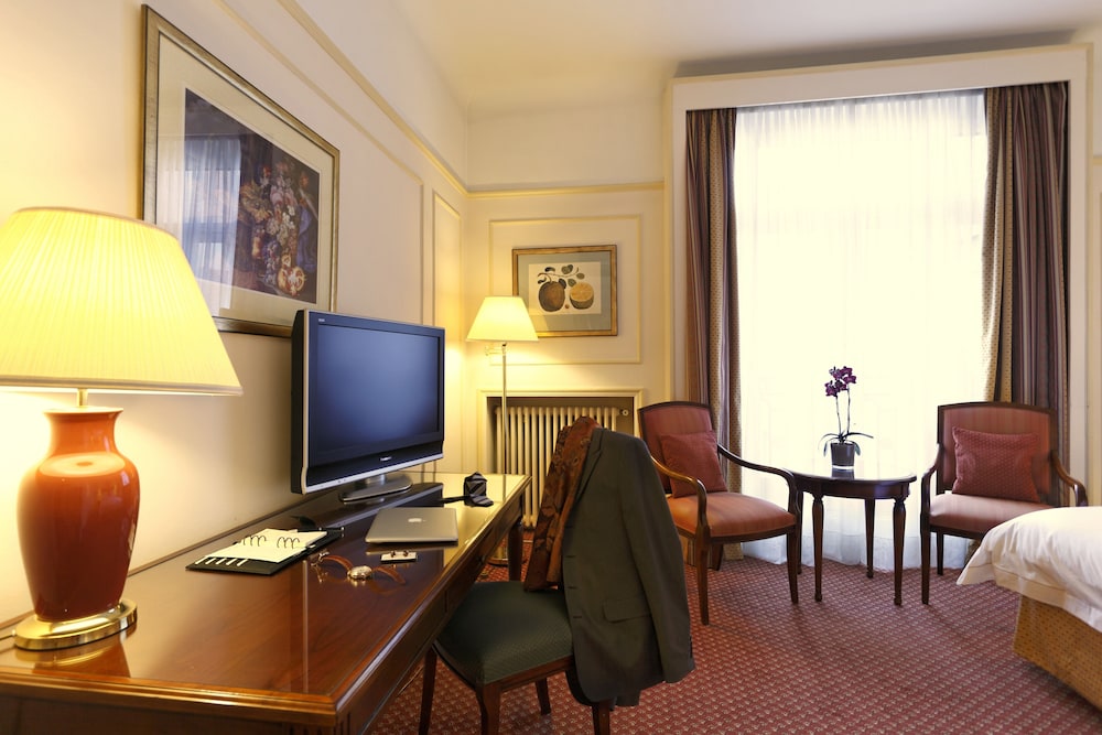 Deluxe Room - Photo 5