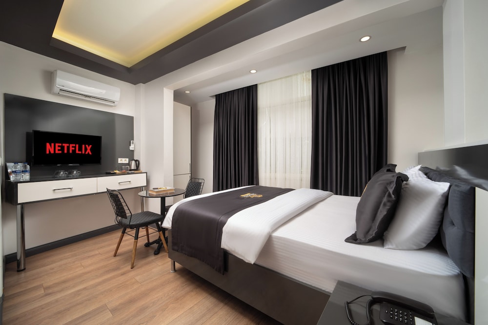Superior Suite, 1 Queen Bed photo 1
