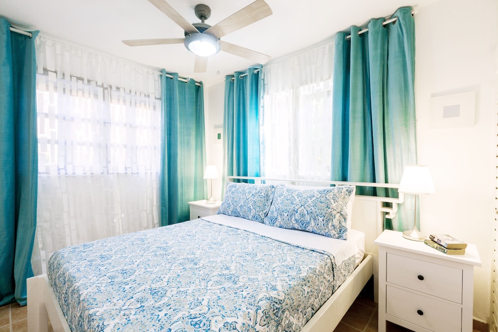 Deluxe Villa, 2 Bedrooms, Partial Ocean View, Beachside photo 3