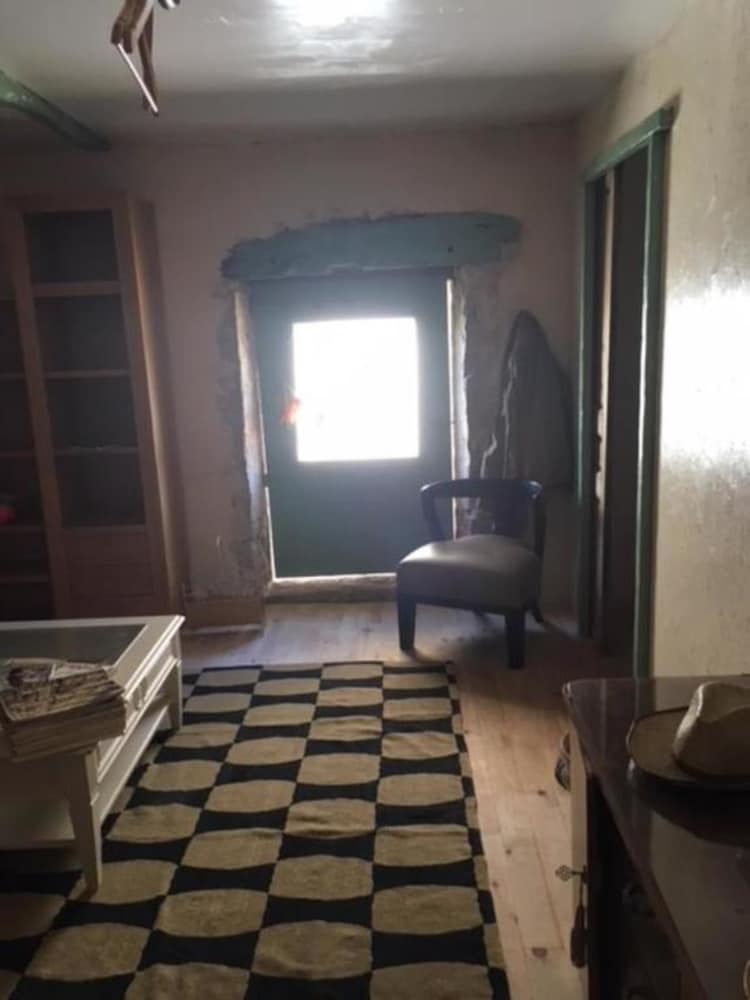 Double or Twin Room, Non Smoking (La Jeune Fille A La Perle) - Photo 5