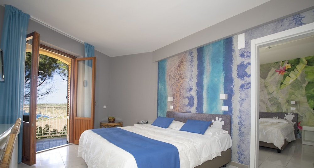 Superior Quadruple Room photo 2