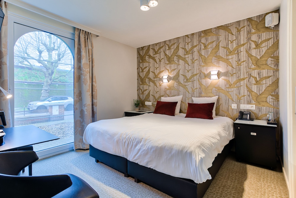 Basic Double Room, 1 Queen Bed, City View photo 3