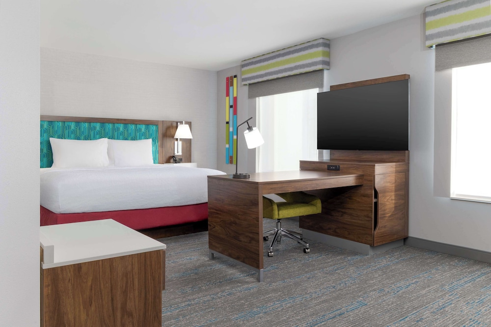 Studio, 1 King Bed with Sofa bed, Accessible - Photo 4