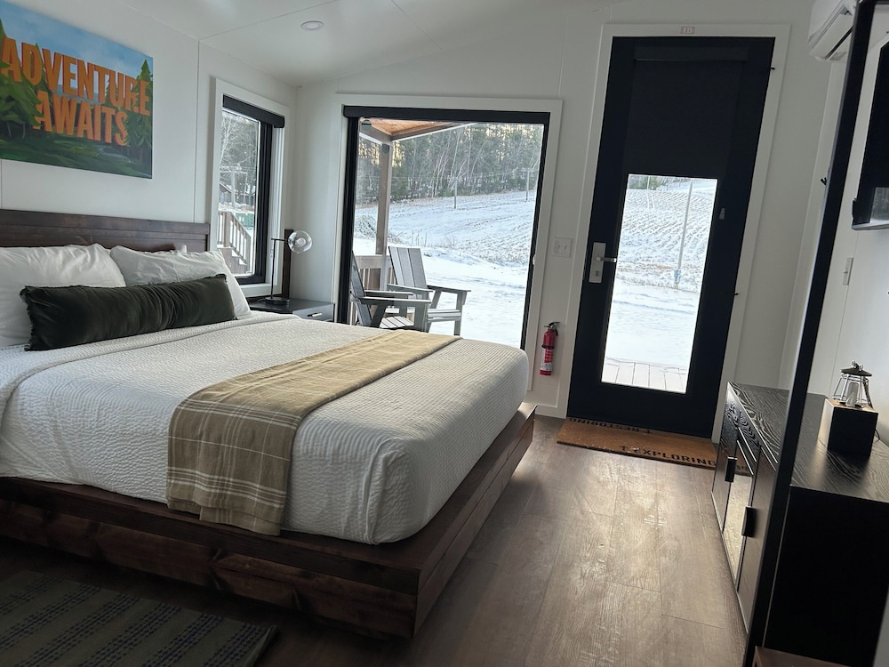 Cabin, 1 King Bed (One Bathroom Studio) - Photo 3