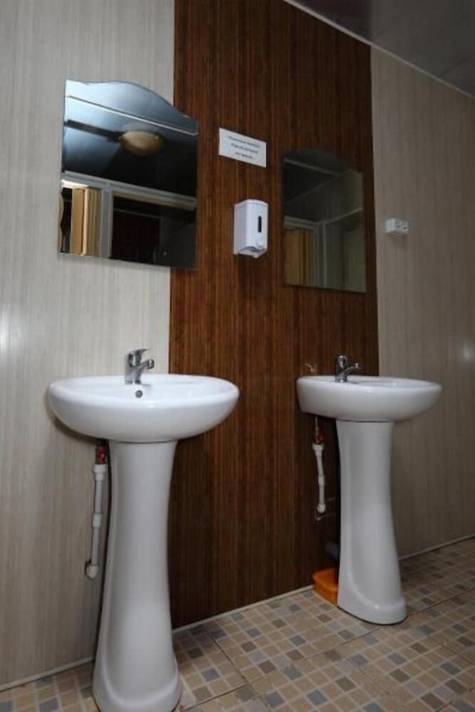 Shared Dormitory, Mixed Dorm (5 beds) photo 2