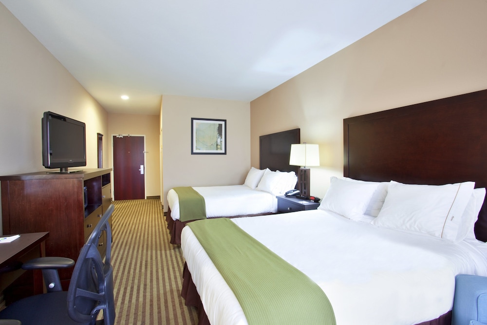 Standard Room, 2 Queen Beds - Photo 4