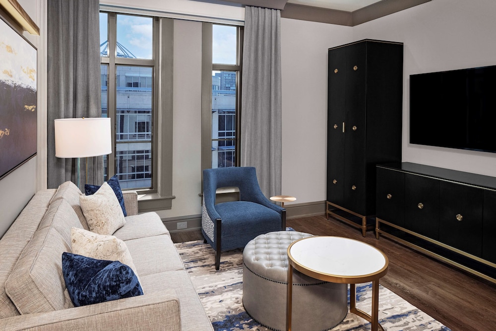1 Bedroom, 1 King Suite, Accessible (Hearing)
