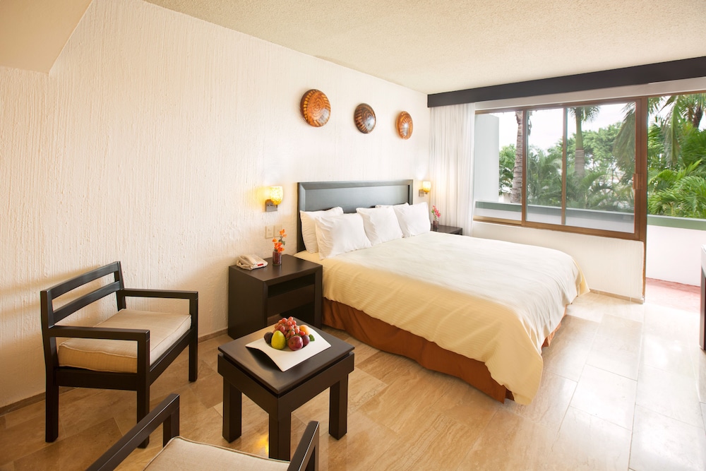 One Bedroom Suite - Photo 3