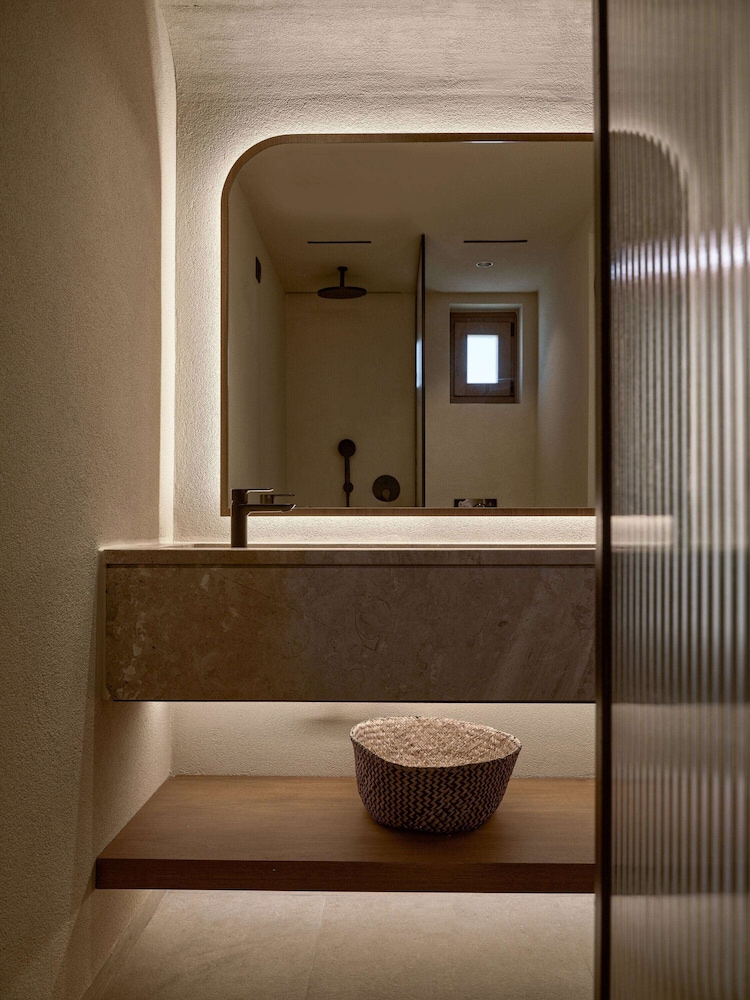 OMEON Signature Suite Sea View with Private Hot Tub