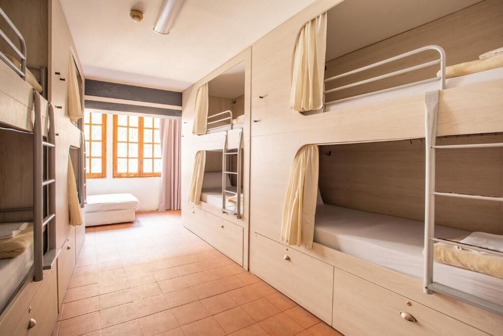 Dormitorio Compartido Superior, Dormitorio Mixto