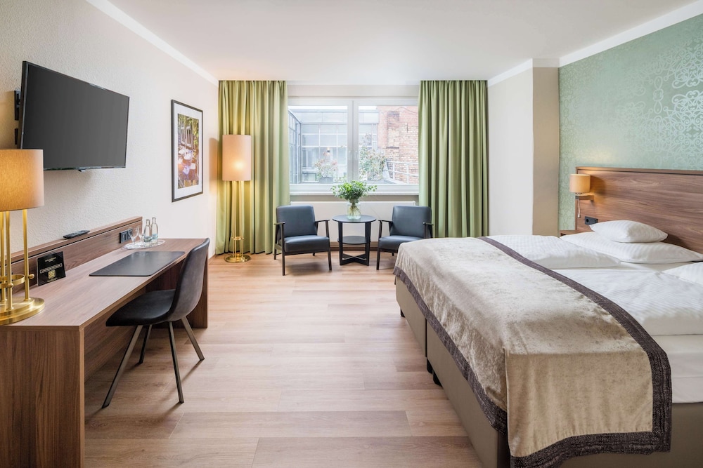 Comfort Room, 1 Double Bed (Cozy Sitting Corner;Oversized Room) - Photo 2