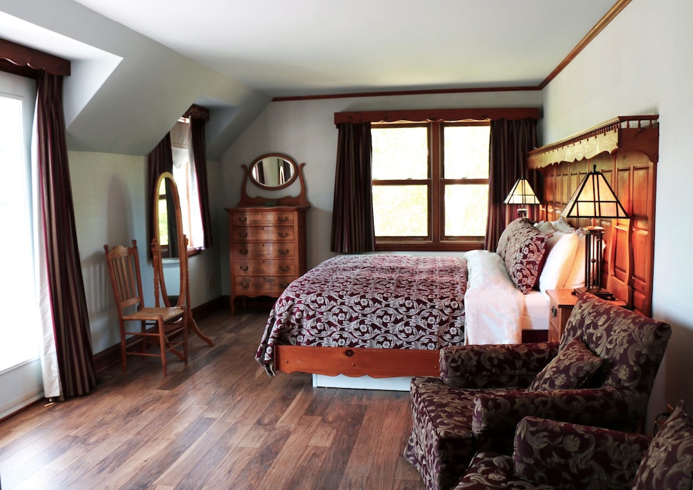 Val Carroll Suite #7 photo 1
