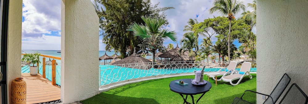 Two-Bedroom Suite with Terrace & Jacuzzi photo 2