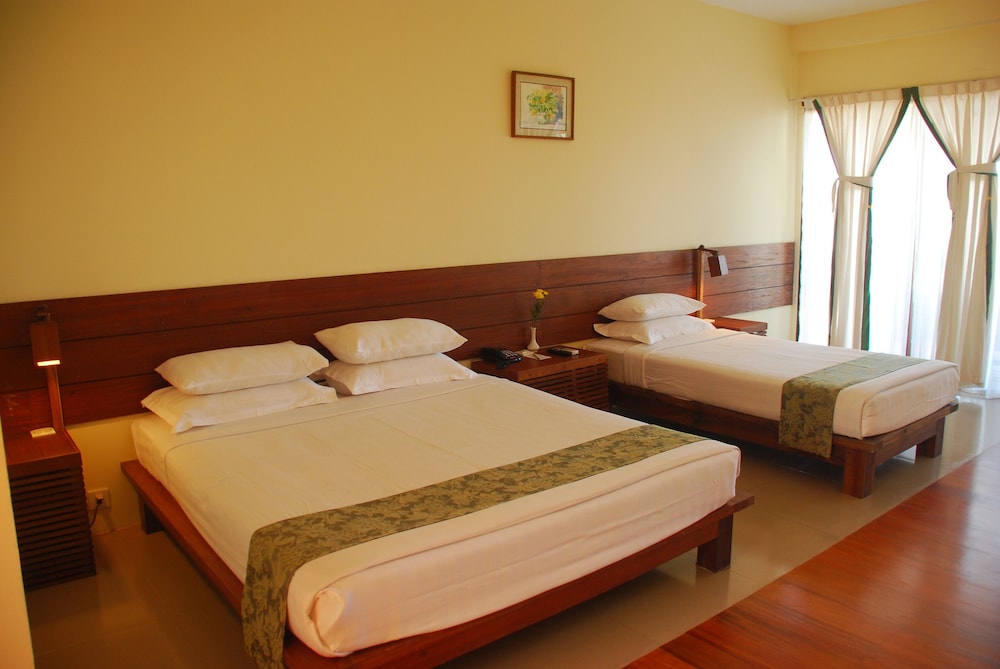 Deluxe Storey Pool View Room