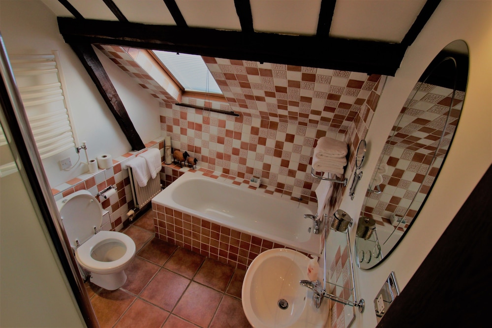 Deluxe Room, 1 King Bed, Non Smoking photo 2