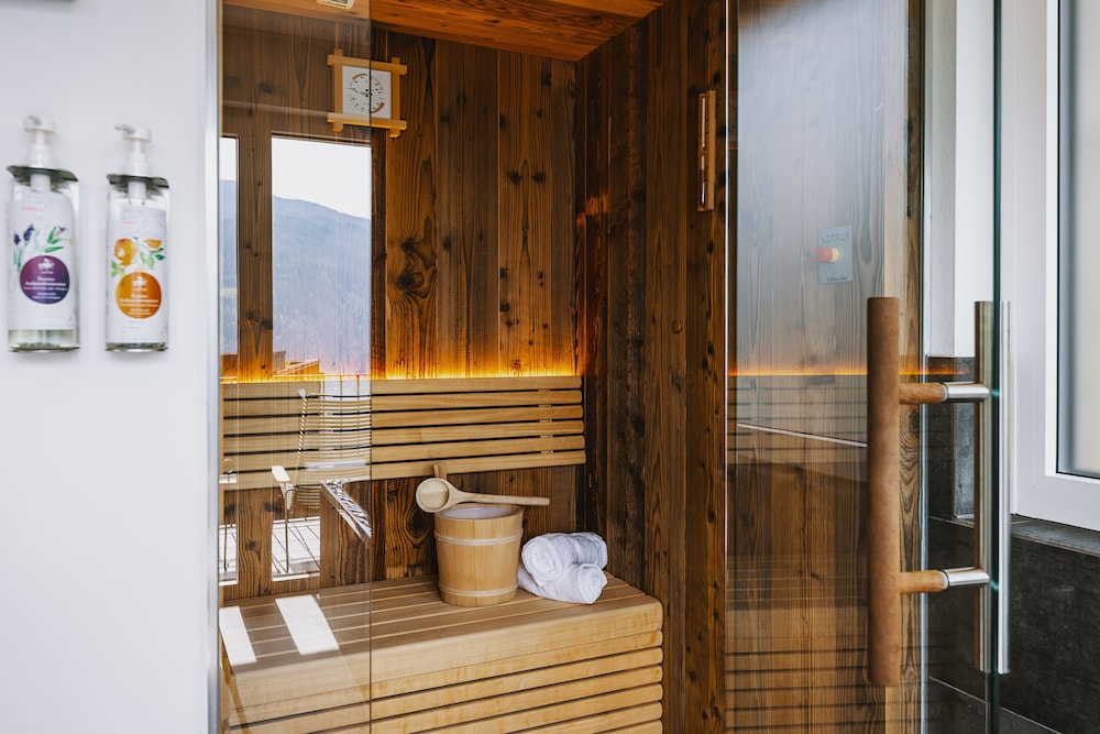 2-Bedroom Suite with Sauna - Photo 6