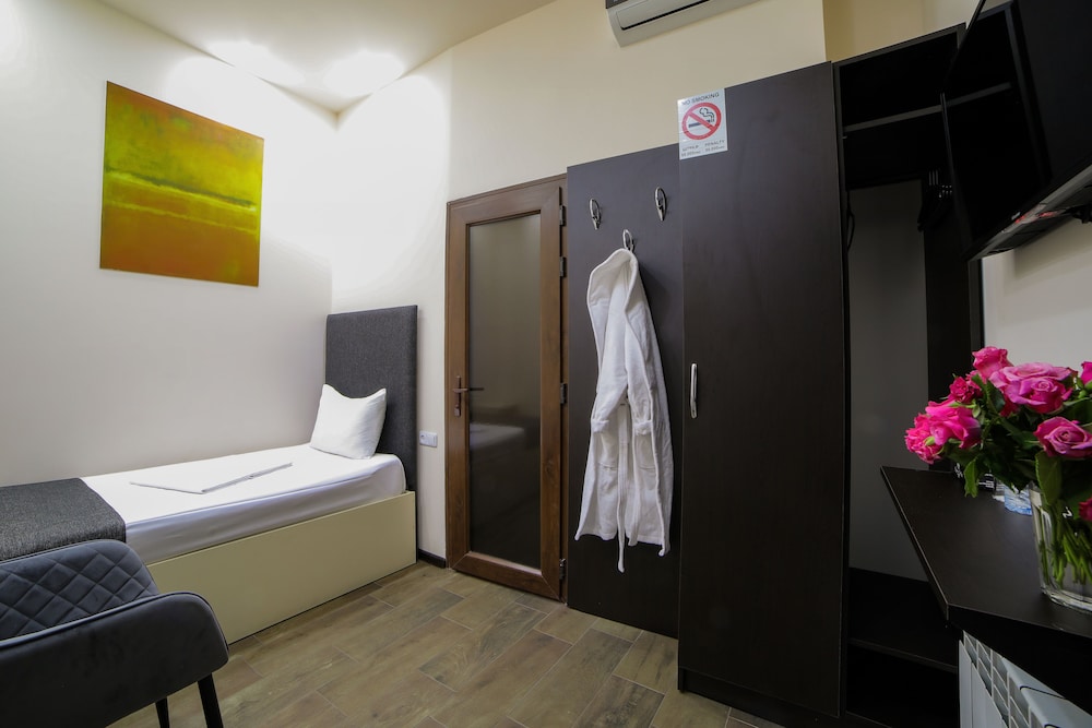 Economy Single Room, No Windows photo 1