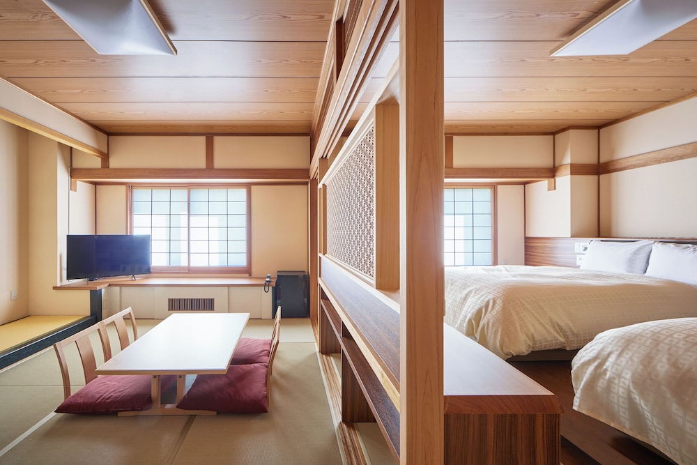 Superior Twin Room, Non Smoking - Photo 7