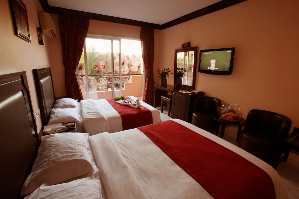 Quadruple Room, Pool View - Photo 2