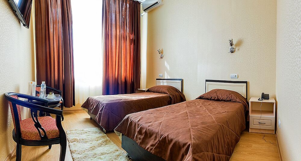 Economy Twin Room photo 2