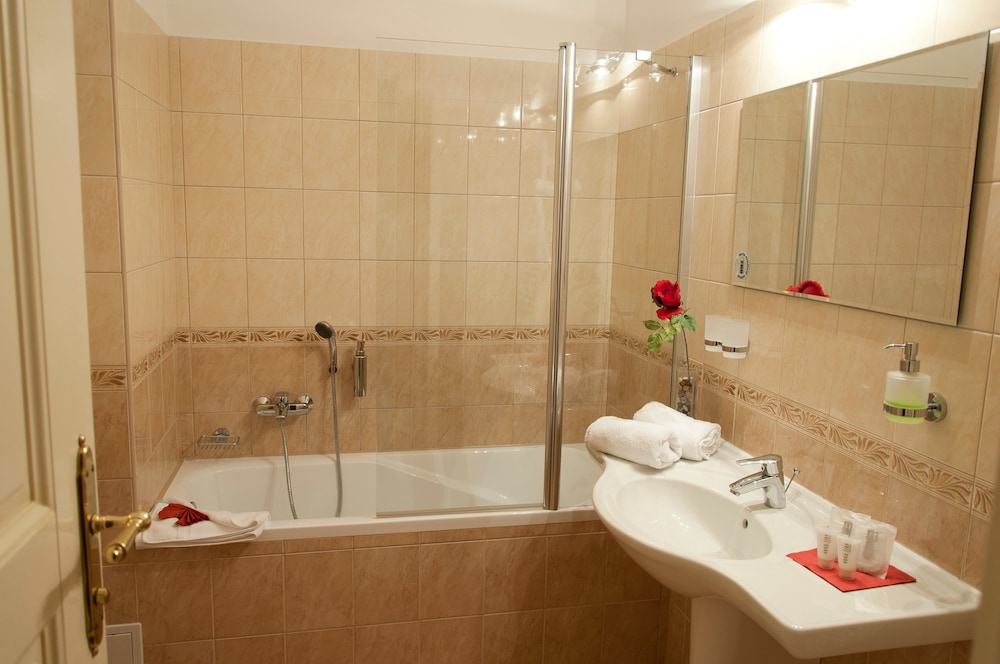 Superior Double Room, City View photo 3