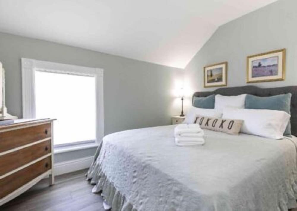 Room, 1 King Bed, Private Bathroom photo 1
