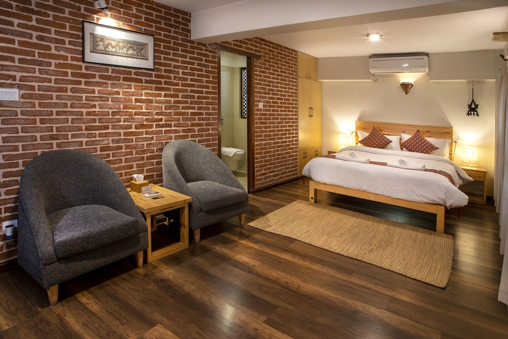 Deluxe Room, 1 Queen Bed photo 1