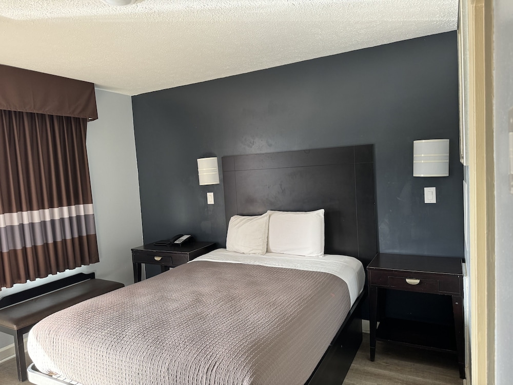 Standard Room, 1 Queen Bed, Non Smoking photo 1