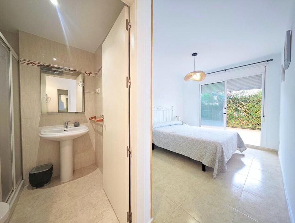 Charmante Miami Platja Wohnung mit Gartenblick, Foto 21