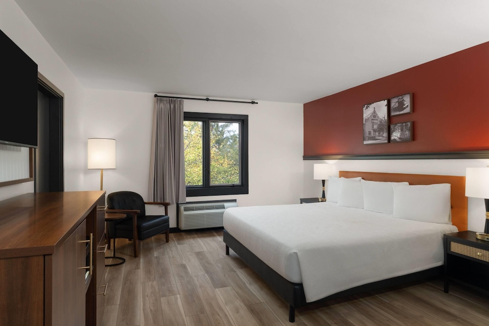 Junior Suite, 1 King Bed, Non Smoking photo 1